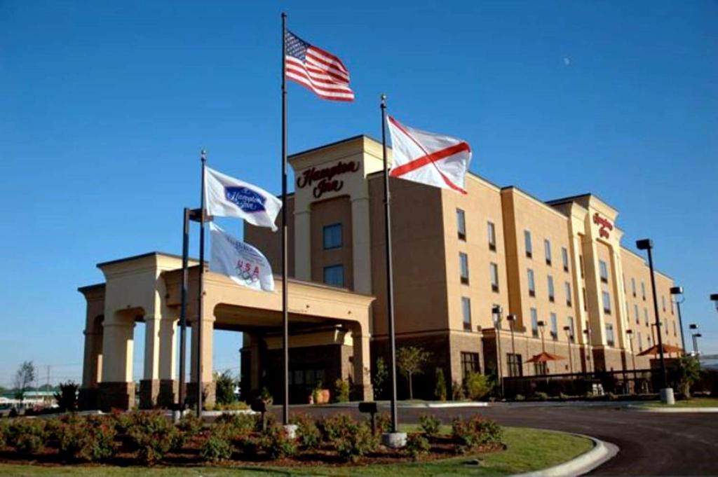 Hampton Inn Calera image