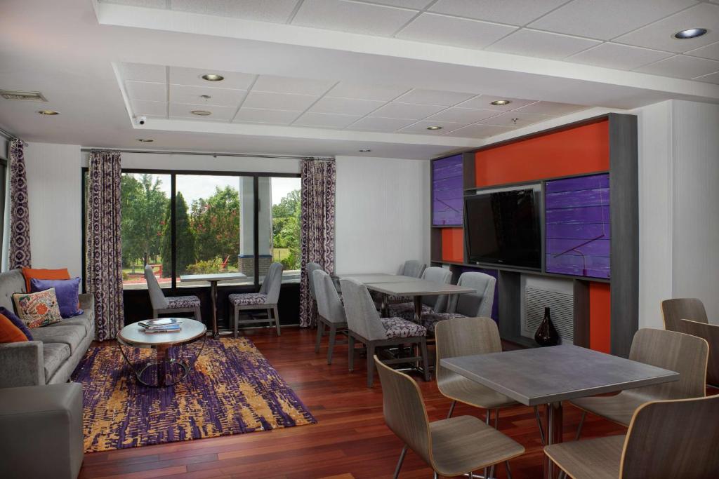 Hampton Inn Clemson photo 3