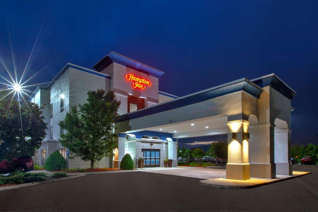 Hampton Inn Clarion image