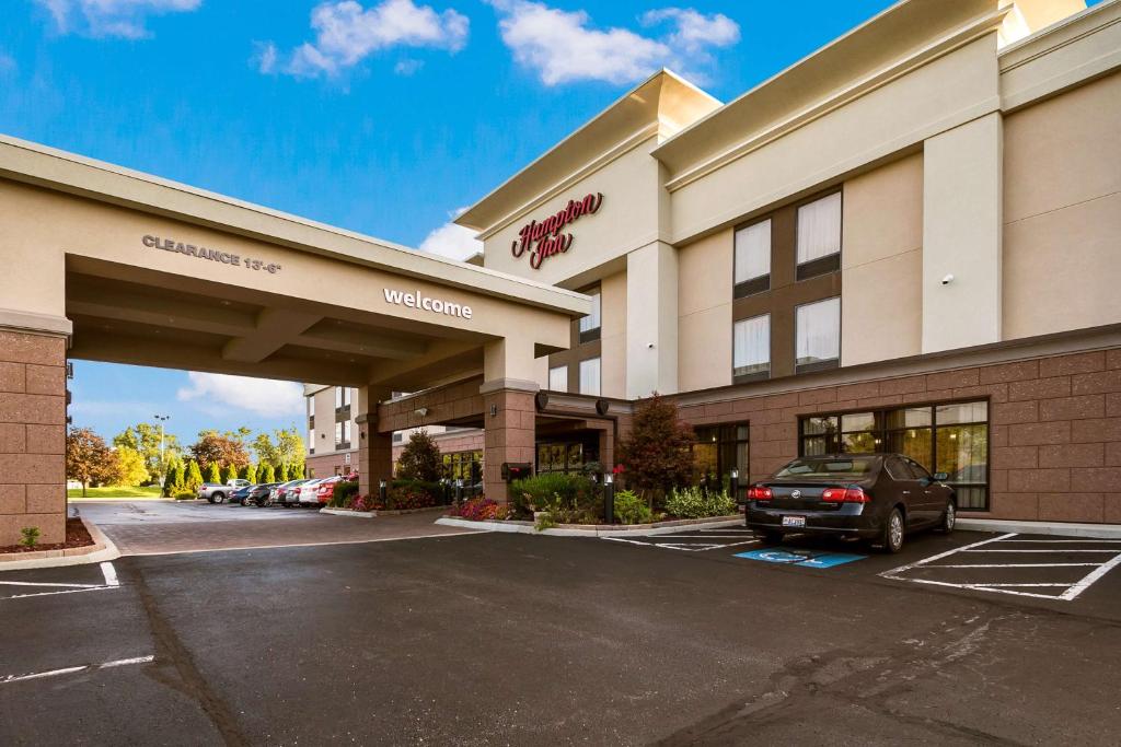 Hampton Inn Columbus-West image