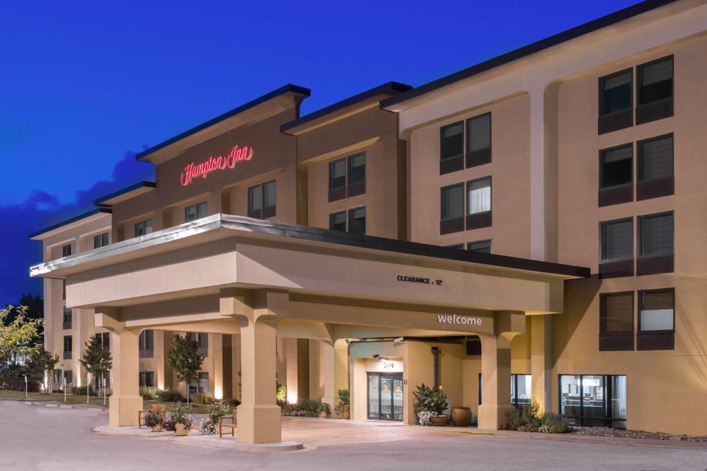 Hampton Inn Columbia image