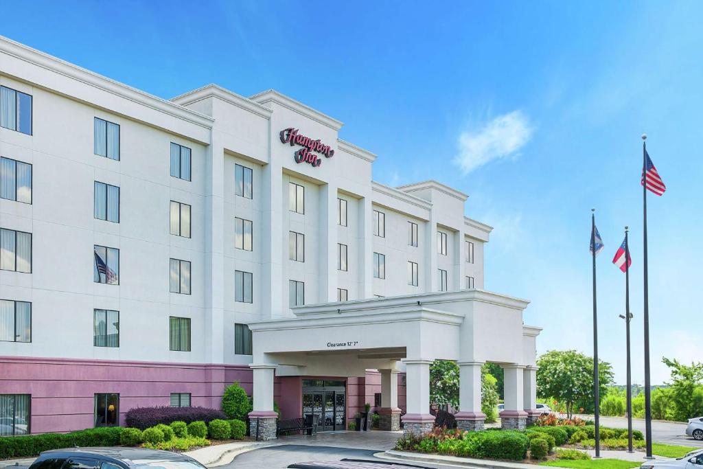 Hampton Inn Columbus-North image