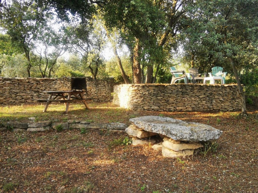 Le Fiacre entre chênes et oliviers photo 3