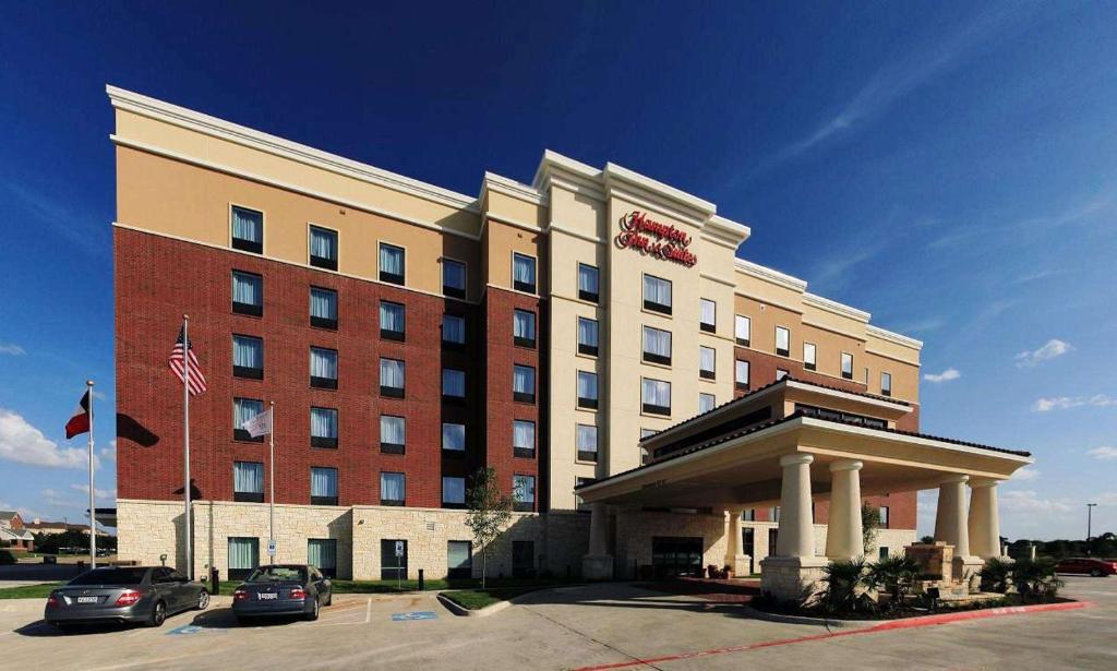 Hampton Inn and Suites Dallas/Lewisville-Vista Ridge Mall photo 2