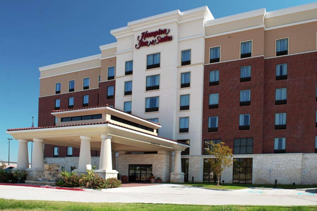 Hampton Inn and Suites Dallas/Lewisville-Vista Ridge Mall photo 4