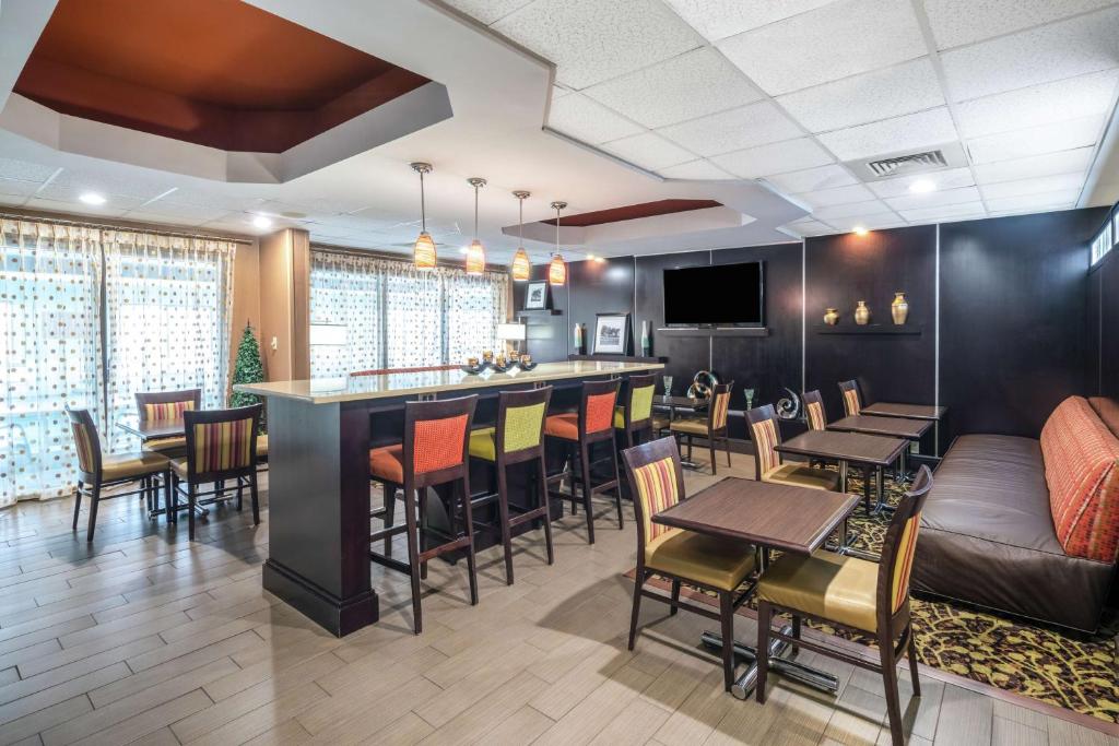 Hampton Inn Dublin image