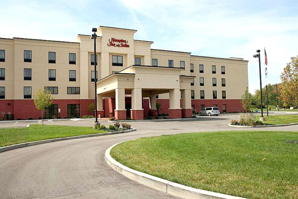 Hampton Inn & Suites Dayton-Airport image