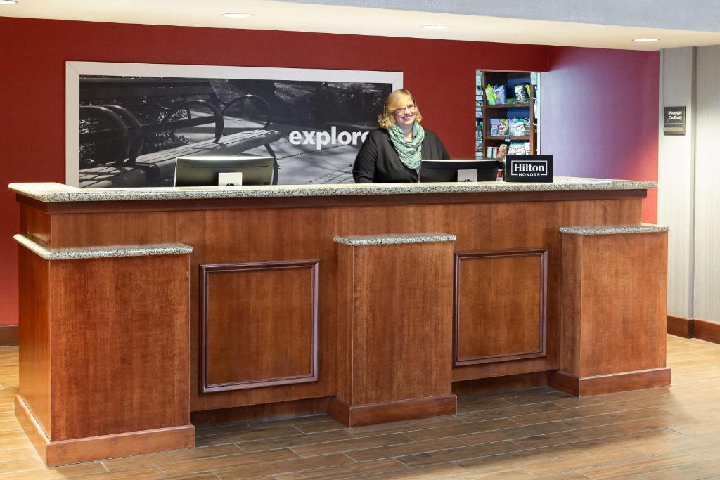 Hampton Inn Dubuque photo 2