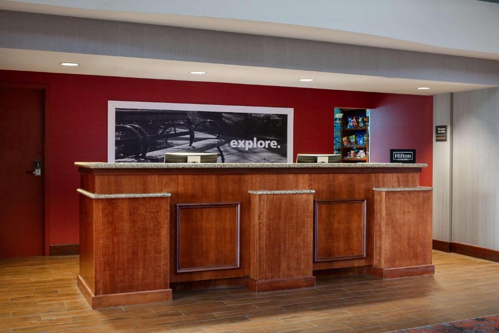 Hampton Inn Dubuque photo 3