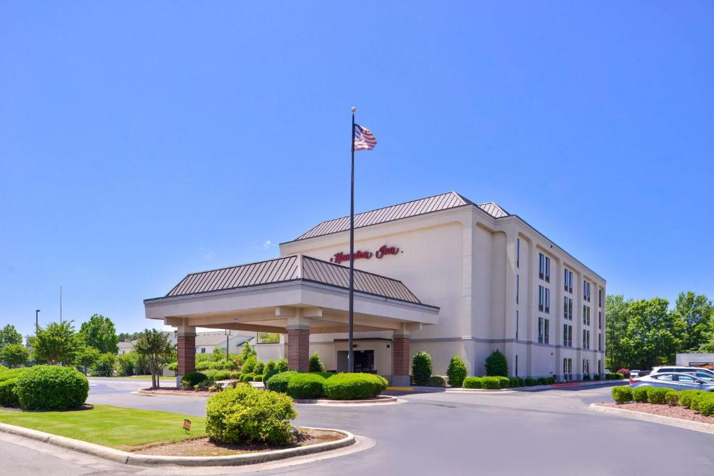 Hampton Inn Decatur image