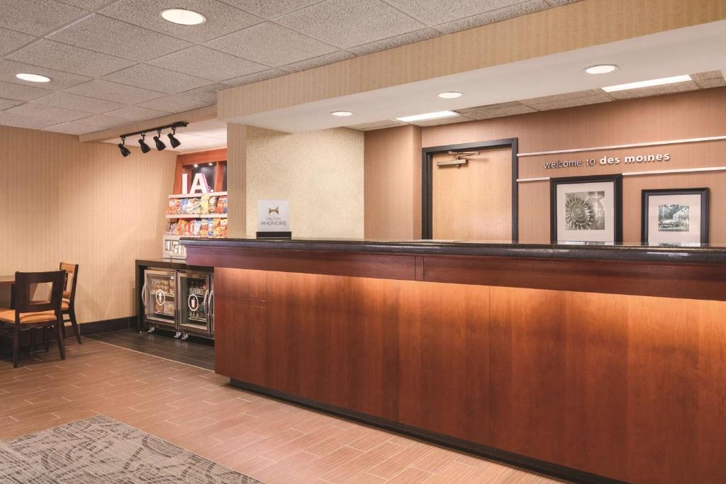 Hampton Inn Des Moines-Airport photo 3