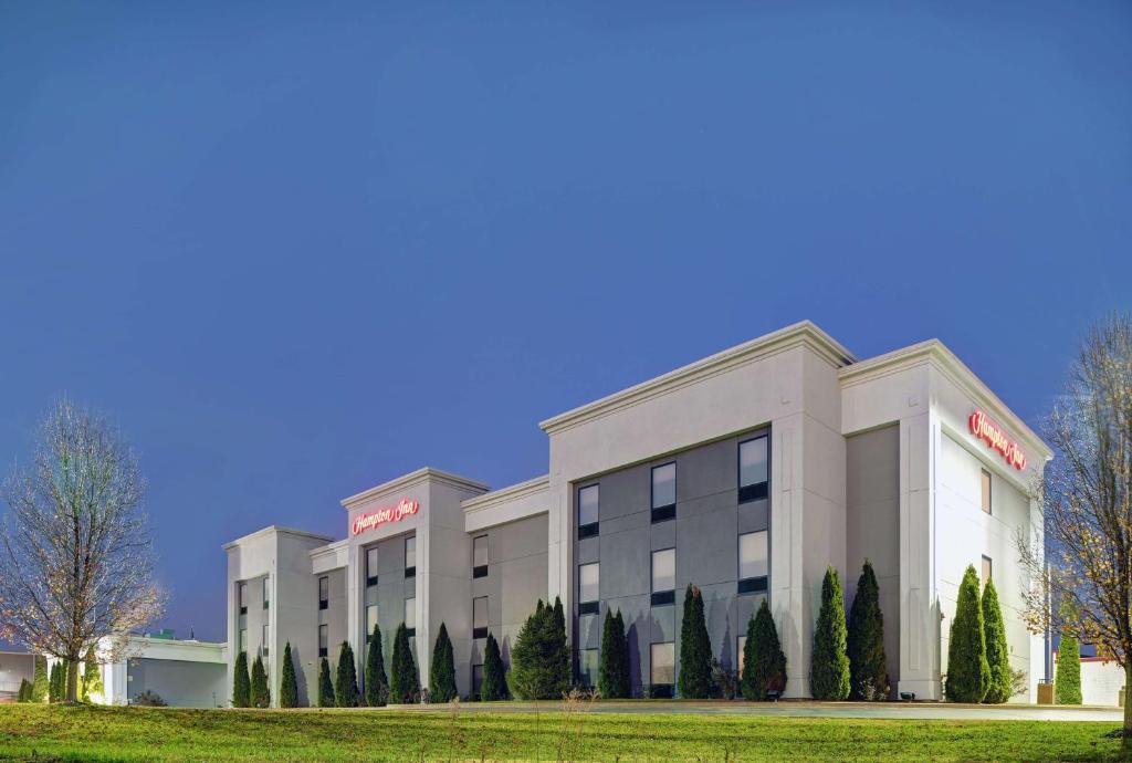 Hampton Inn Farmington photo 2
