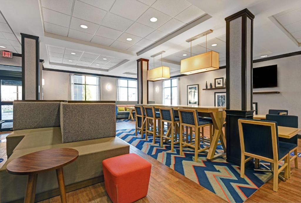 Hampton Inn Farmington photo 3