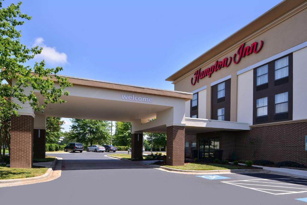 Hampton Inn Greensboro-East image