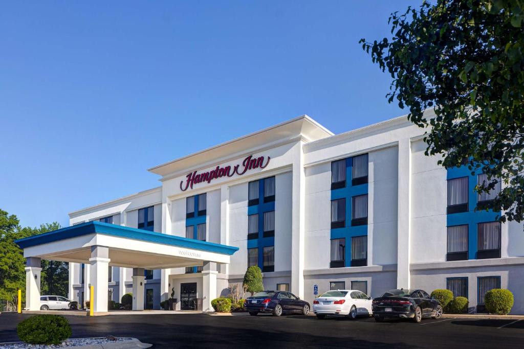 Hampton Inn Hot Springs image