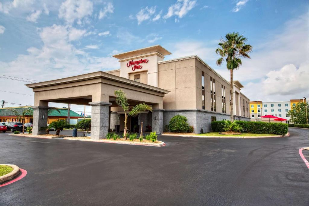 Hampton Inn Houston Baytown image
