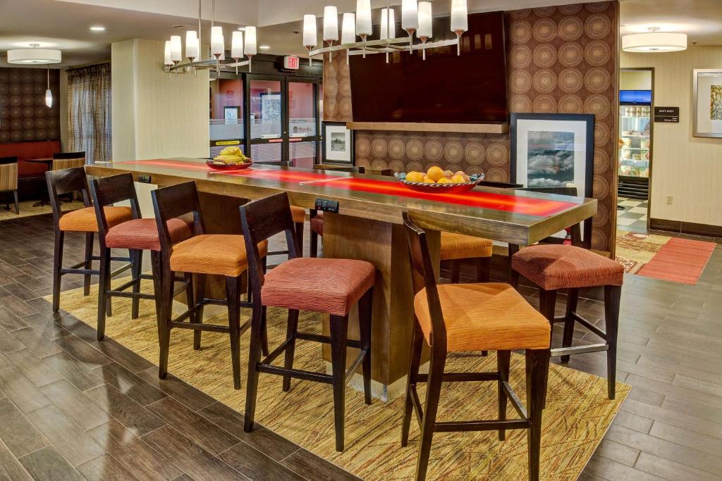 Hampton Inn Houston Baytown photo 4