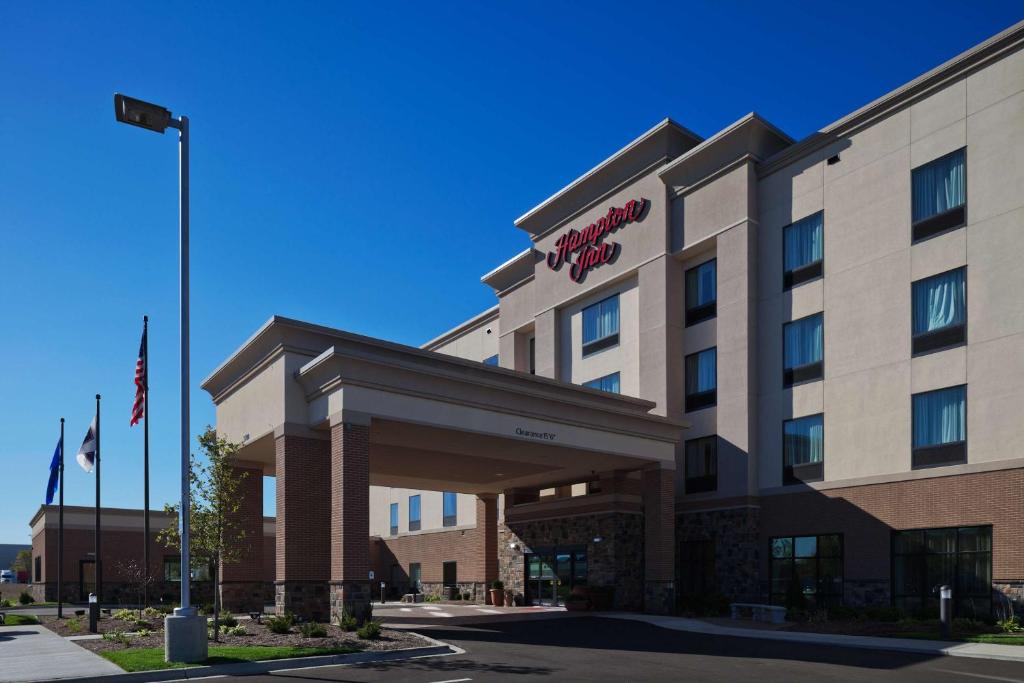 Hampton Inn Beloit image