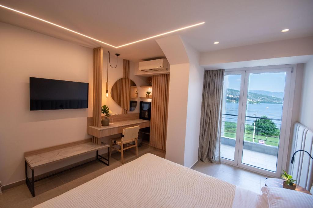 Paralimnio Suites photo 2