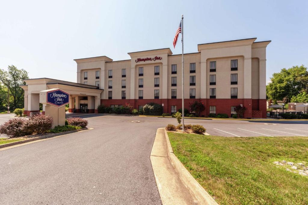 Hampton Inn Martinsburg South-Inwood image