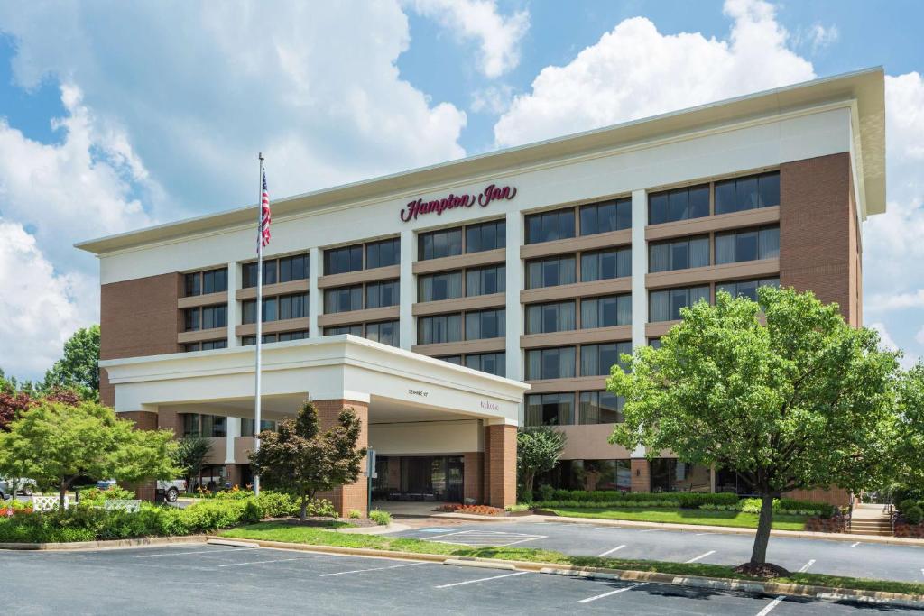 Hampton Inn Manassas image