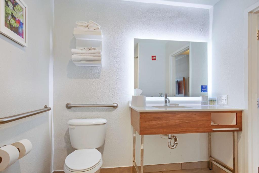 Hampton Inn by Hilton Slidell - Tap to explore photos