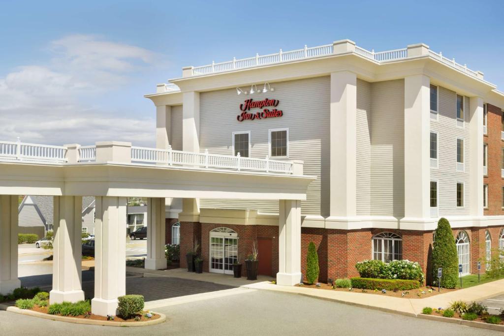 Hampton Inn & Suites Newport/Middletown image