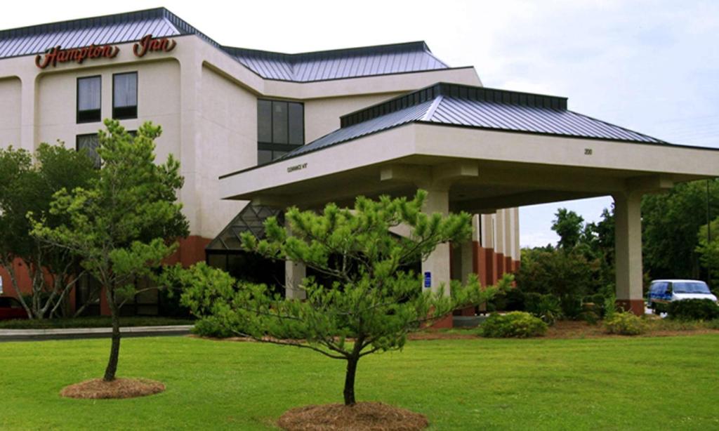 Hampton Inn New Bern image