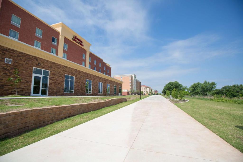 Hampton Inn & Suites Oklahoma City Airport photo 2