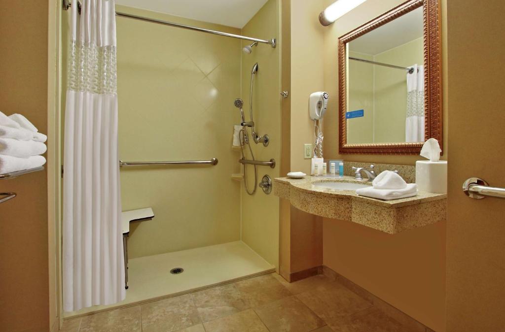 Hampton Inn & Suites by Hilton Murray - Tap to explore photos