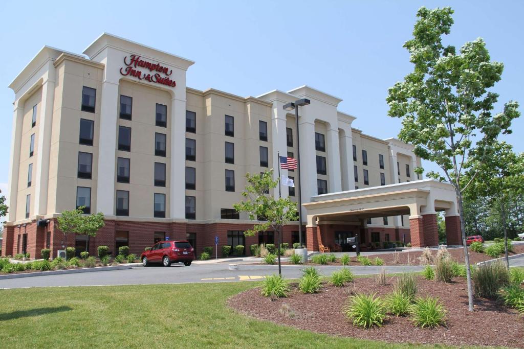 Hampton Inn & Suites Plattsburgh image
