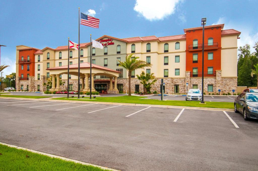 Hampton Inn & Suites Pensacola/I-10 Pine Forest Road image