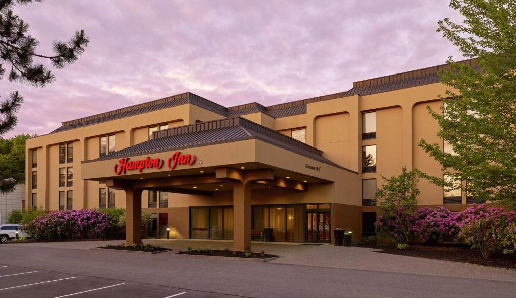 Hampton Inn Portland Airport image