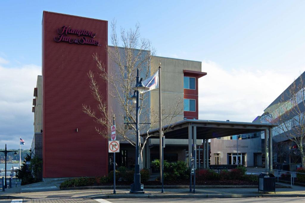 Hampton Inn & Suites Bremerton photo 2