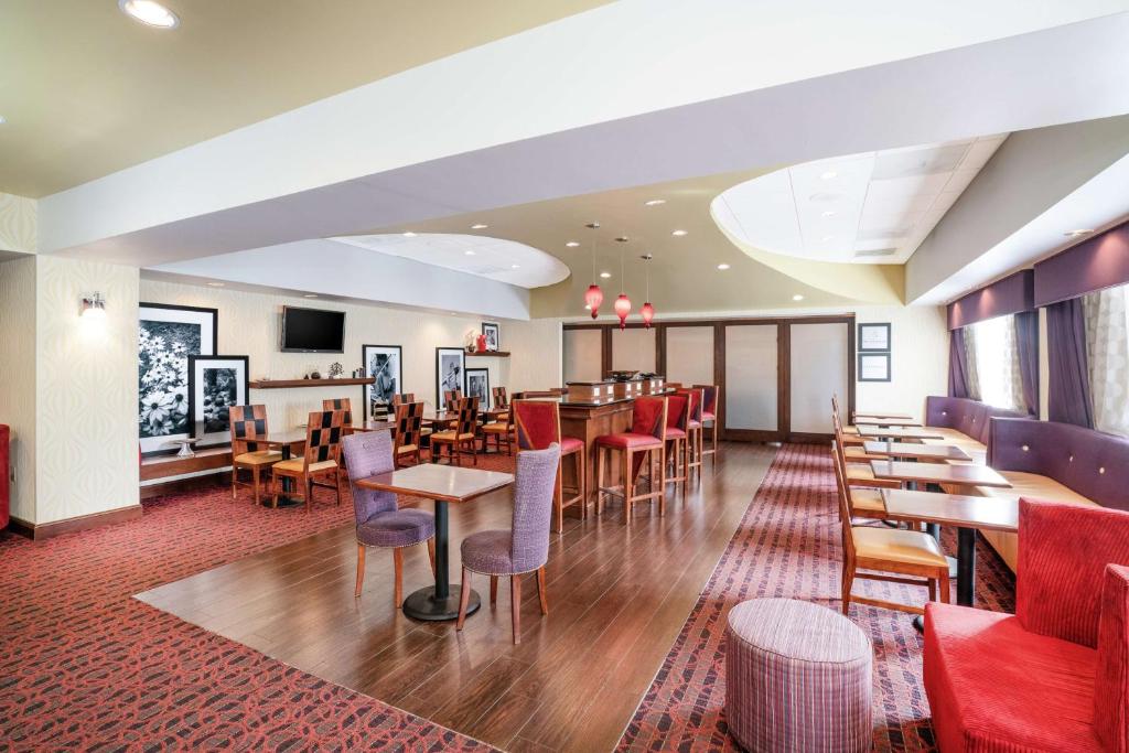 Hampton Inn Richmond - Airport photo 3