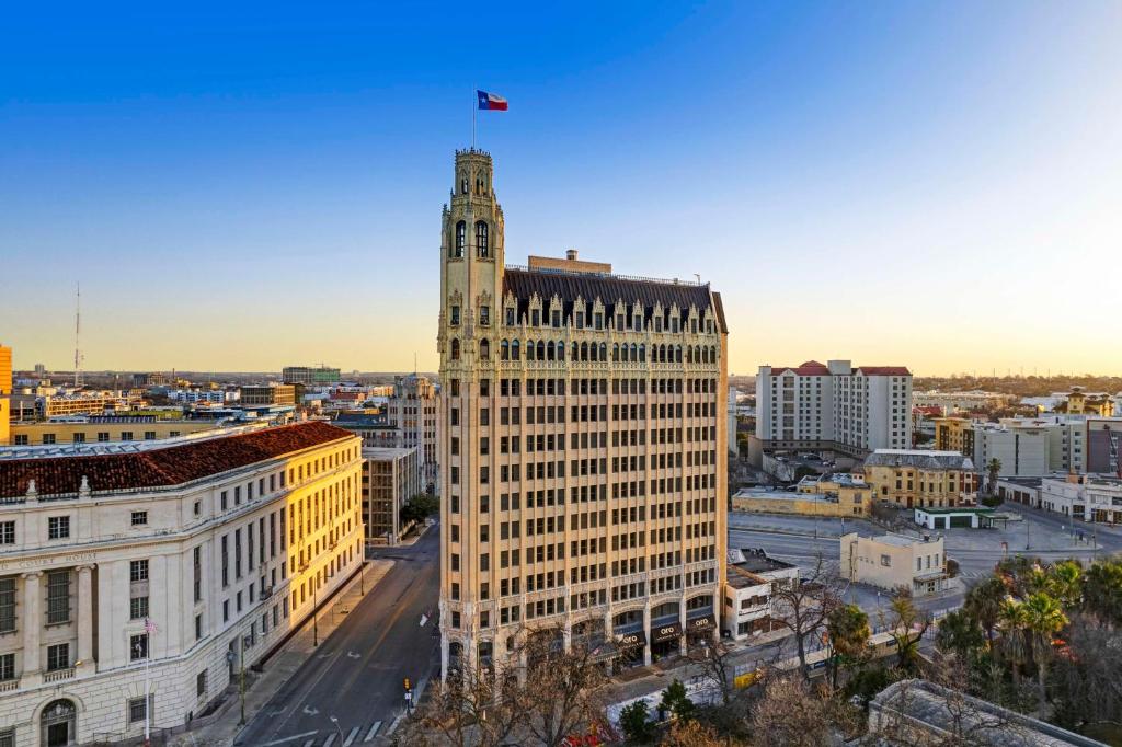 The Emily Morgan San Antonio - a DoubleTree by Hilton image