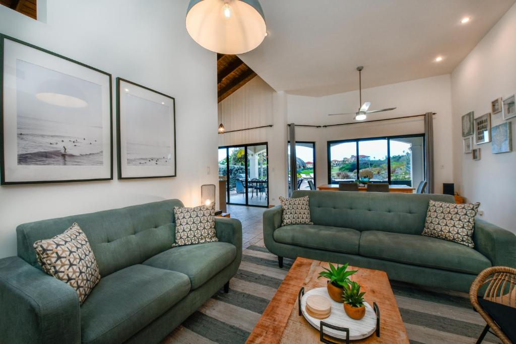 NEW Gorgeous Listing with Hot Tub Golf Course View in Tierra del Sol photo 2