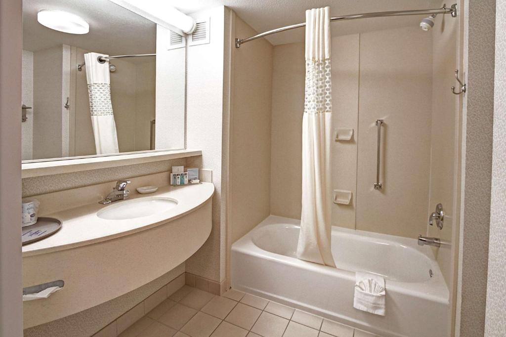 Hampton Inn Milpitas Room Type - King Room with King Bed - Non-Smoking