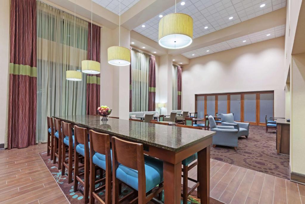 Hampton Inn & Suites Shreveport/Bossier City at Airline Drive photo 4
