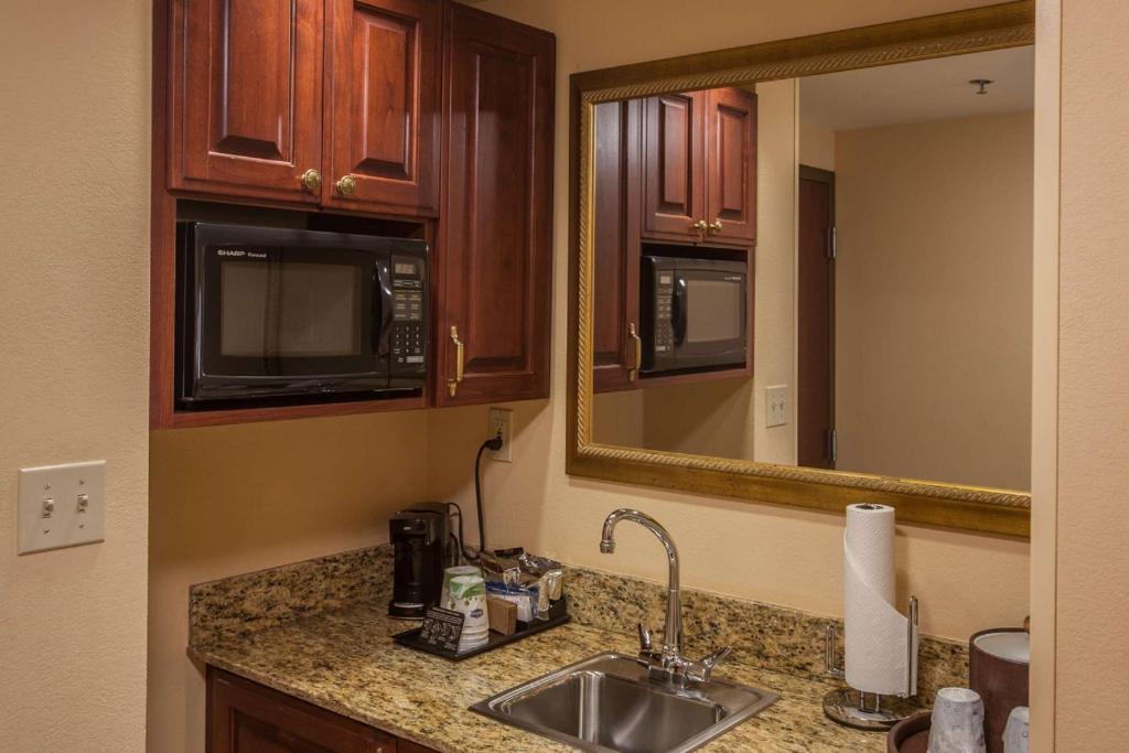 Hampton Inn & Suites - Stillwater - Tap to explore photos