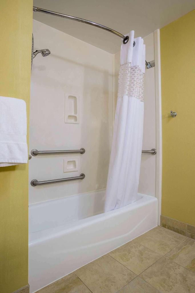 Hampton Inn Somerset - Tap to explore photos