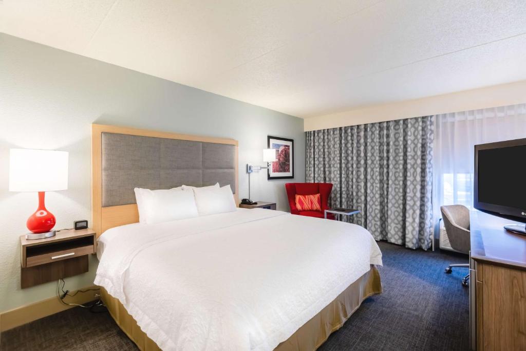 Hampton Inn St. Charles St. Peters - Tap to explore photos
