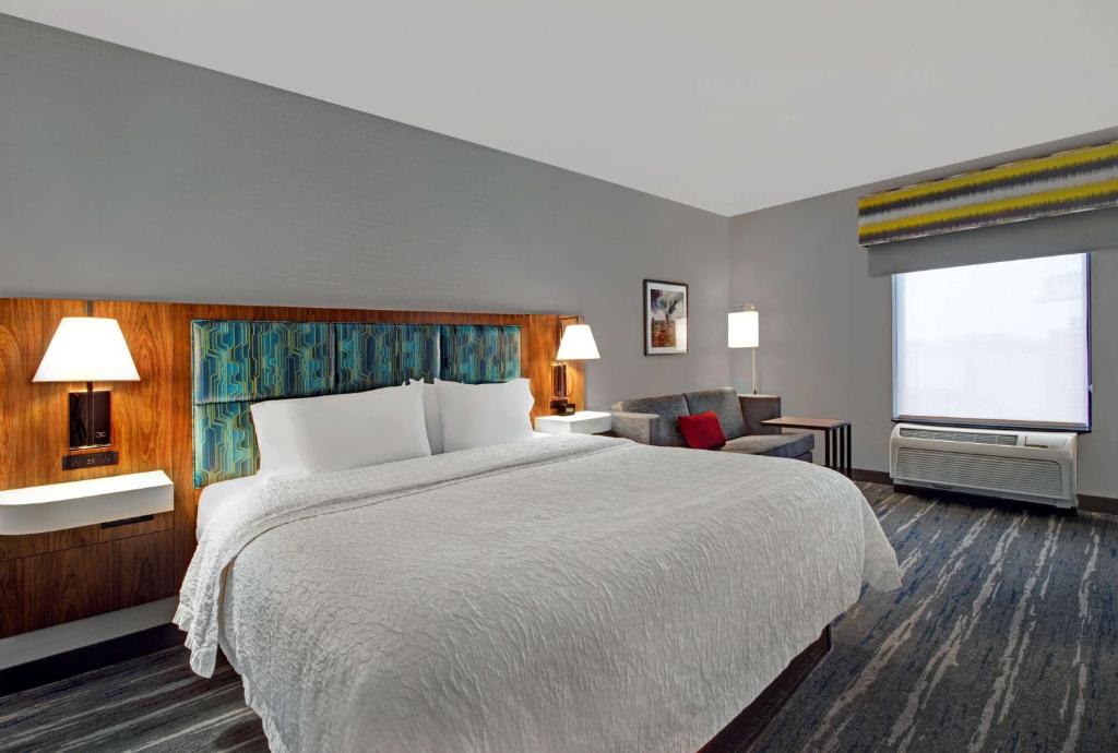 Hampton Inn & Suites by Hilton Syracuse Dewitt - Tap to explore photos