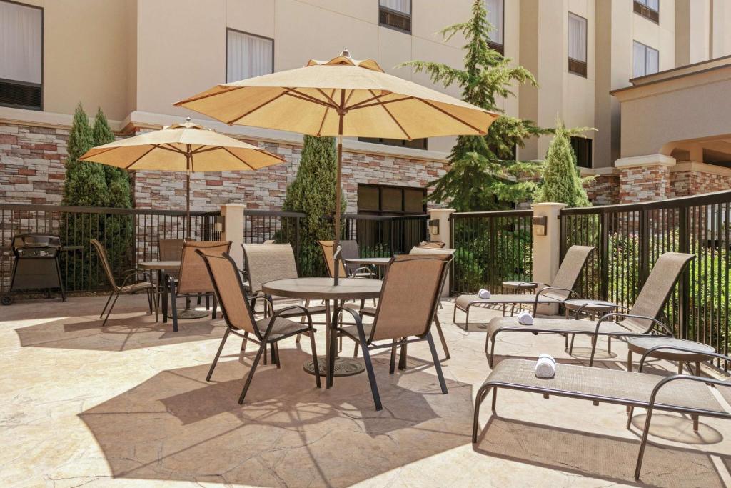 Hampton Inn & Suites Enid photo 1