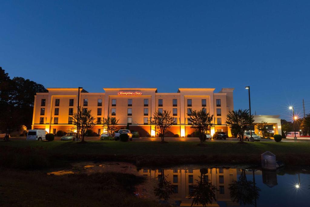 Hampton Inn Washington image