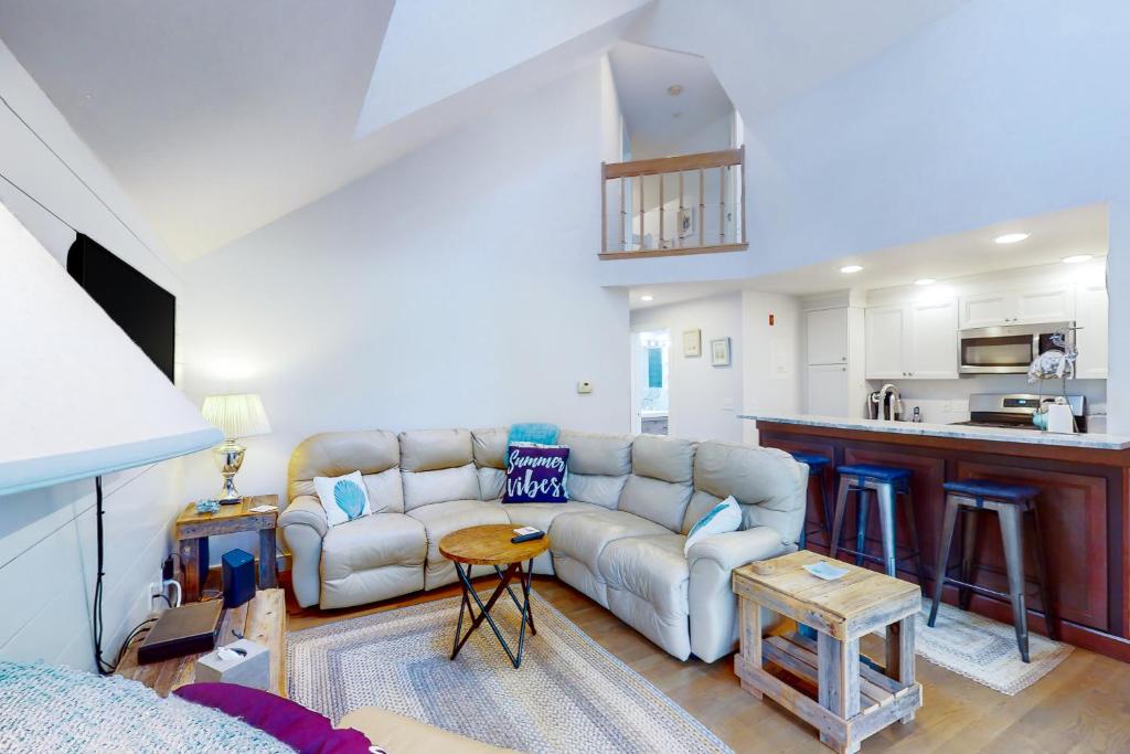 New Seabury Grove photo 3