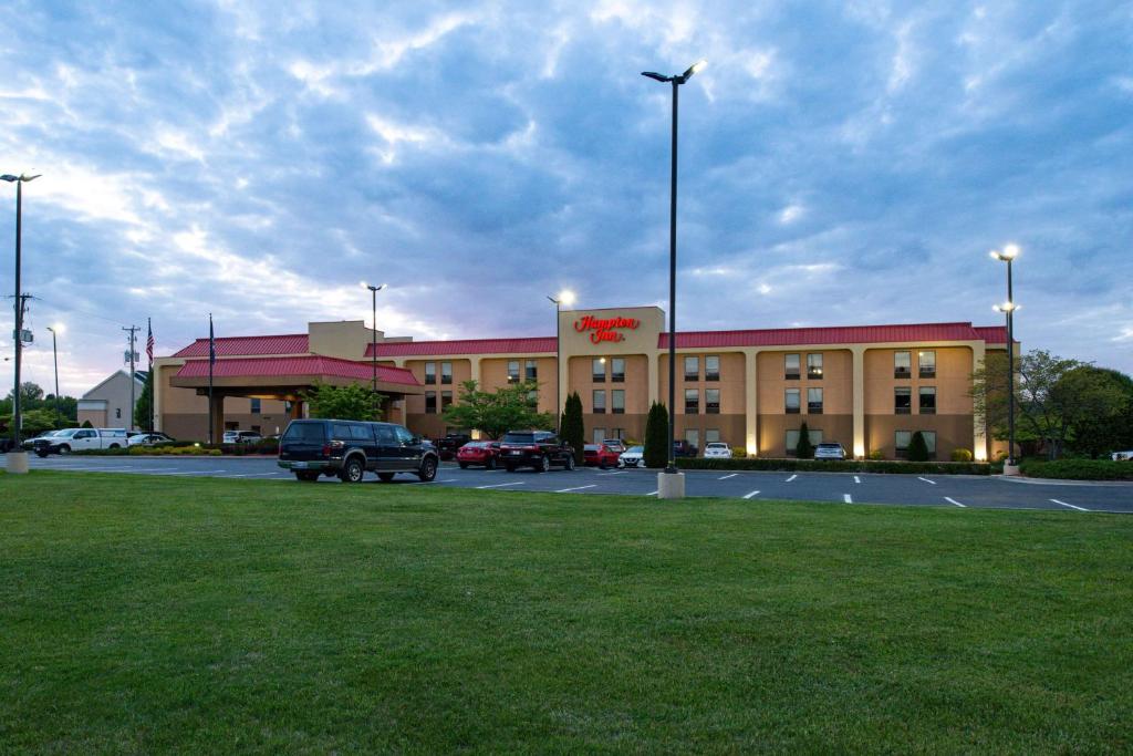 Hampton Inn Wytheville image