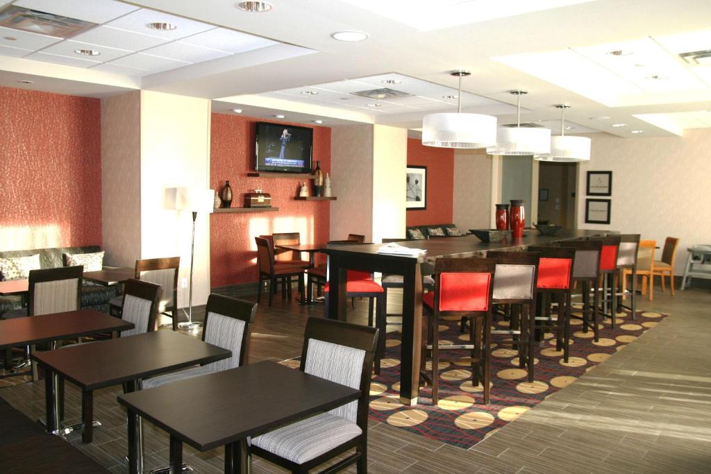 Hampton Inn by Hilton Fort Saskatchewan photo 2