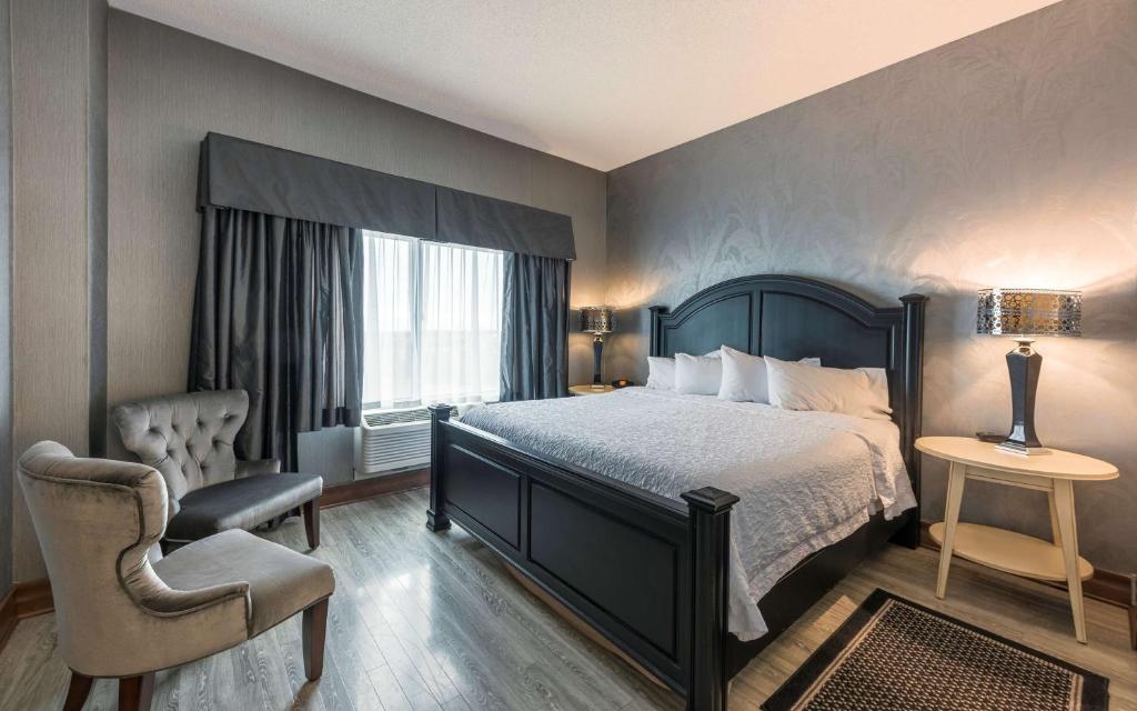 Hampton Inn by Hilton Sydney Nova Scotia Room Type - One-Bedroom King Suite - Non-Smoking