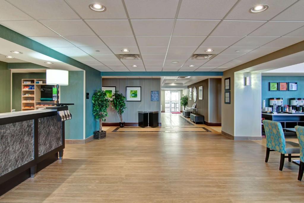 Hampton Inn Sudbury, Ontario photo 2
